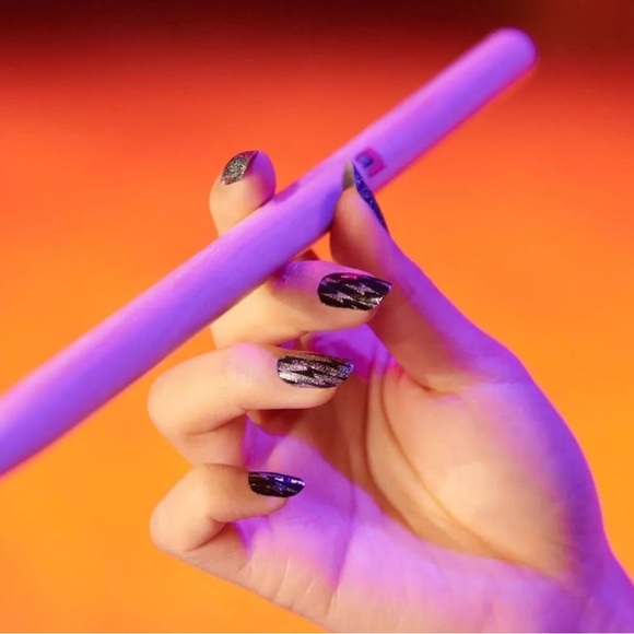 *Exclusive* Color Street: When Lightening Strikes | Silver Black Glitter Rock - Picture 6 of 13